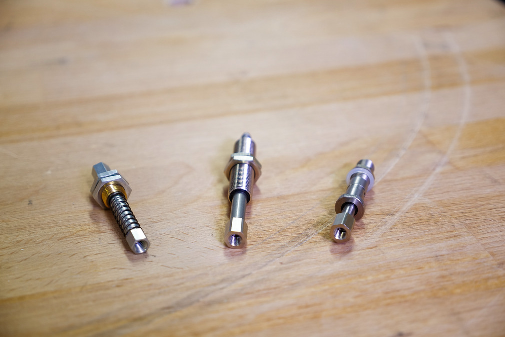 In contrast to the FSTE model (left), the spring in the FSTIm versions (center and right) is protected inside the housing.