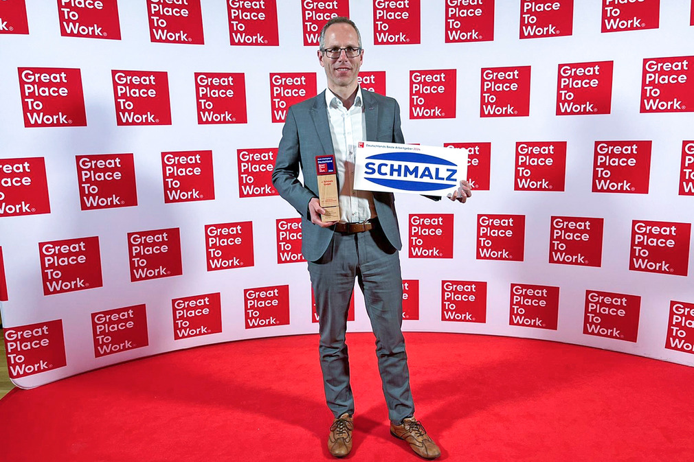 Daniel Just, Head of Human Resources, accepted the "Germany's Best Employer 2024" award in Cologne.