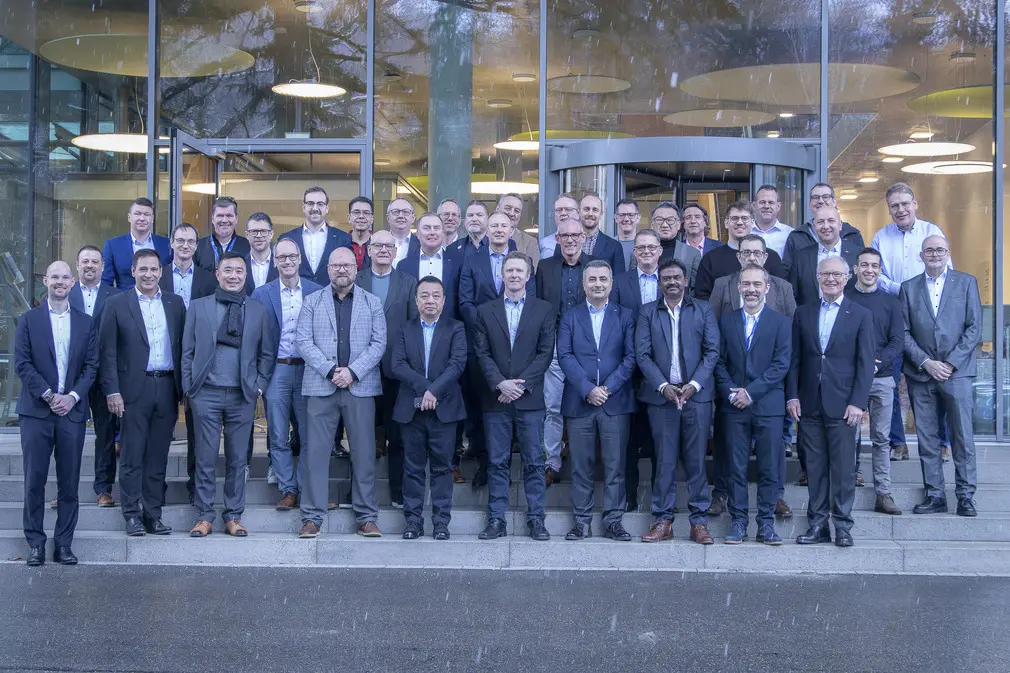 Das Team für 2026: Beim World Management Meeting kommen die Geschäftsführer aller Schmalz Standorte in Glatten zusammen.