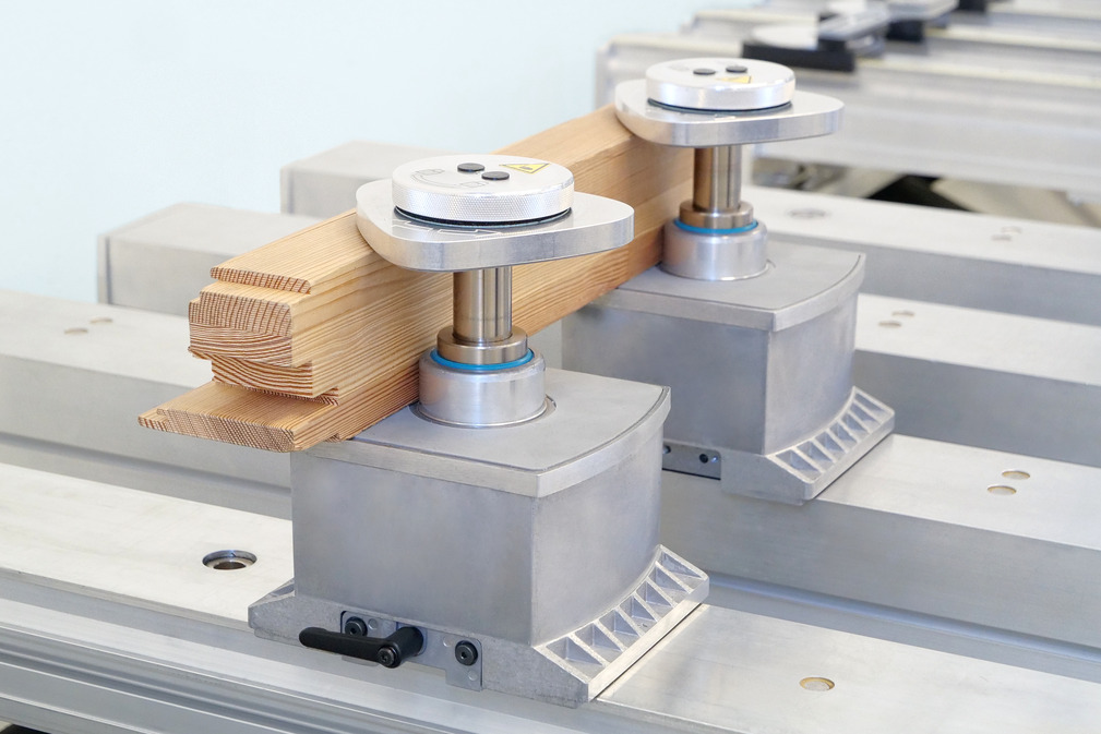 Users can adjust the clamping height of the VCMC-QUICK without tools. This simplifies and speeds up the set-up process.