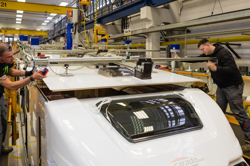 A VacuMaster is used to precisely position the roof on the side walls.