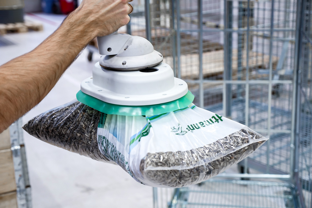 Sack gripper