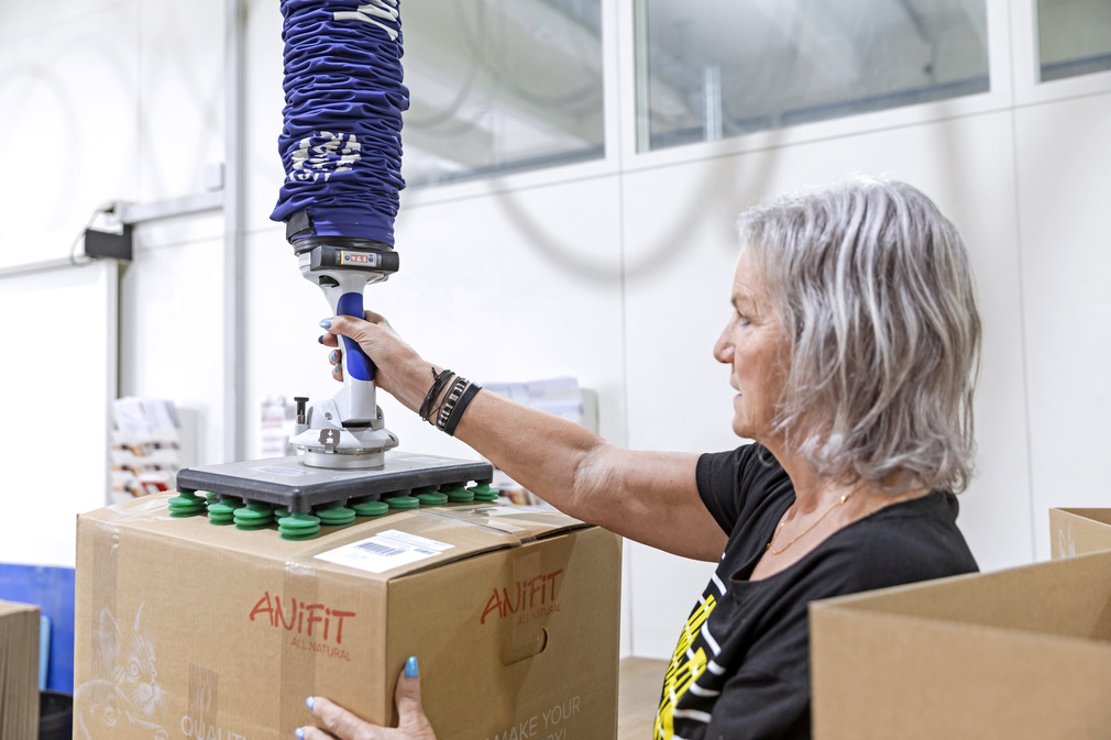 Intuitive one-handed operation ensures that cartons are loaded quickly.