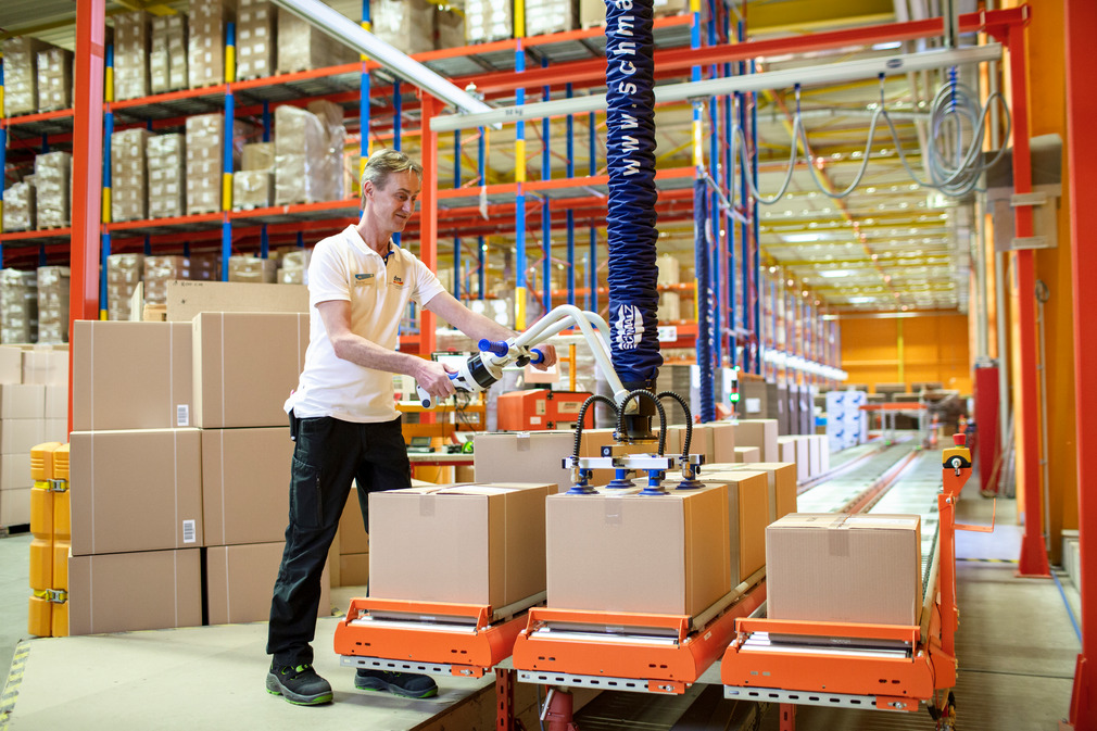 With the High-Stack, the second roller conveyor can also be easily unloaded in an ergonomically correct position.