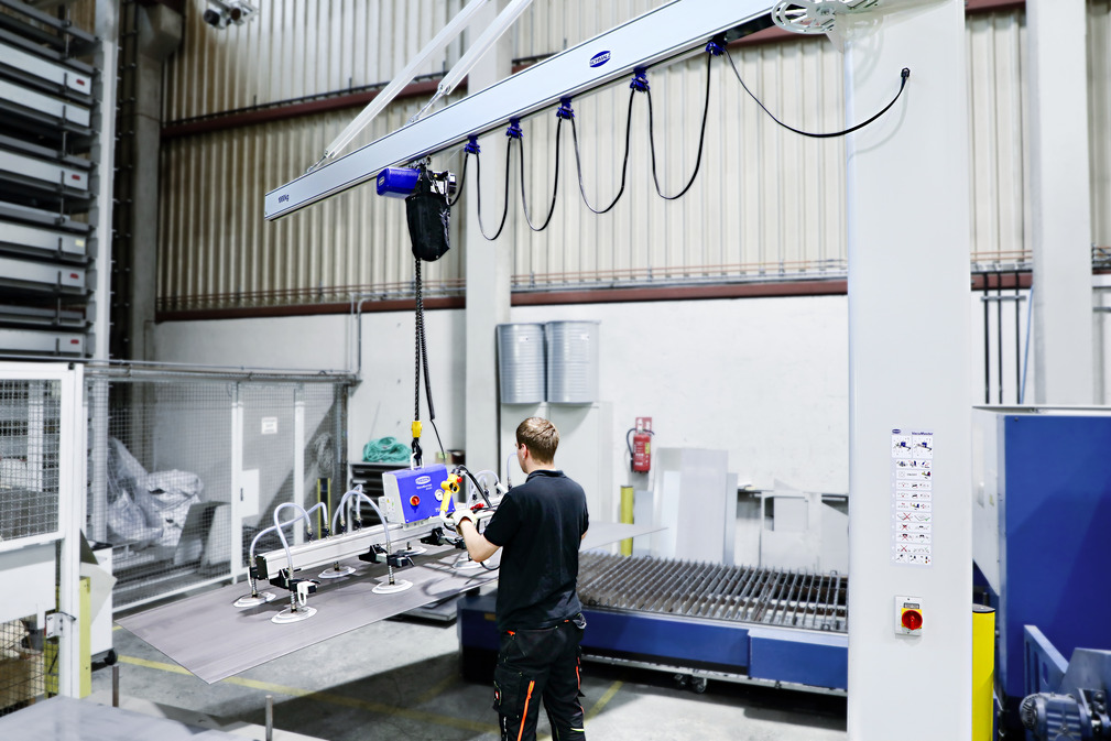 Das Aluminium des Krans reduziert das Eigengewicht. Der Bediener kann durch die Leichtläufigkeit lange ermüdungsfrei arbeiten.