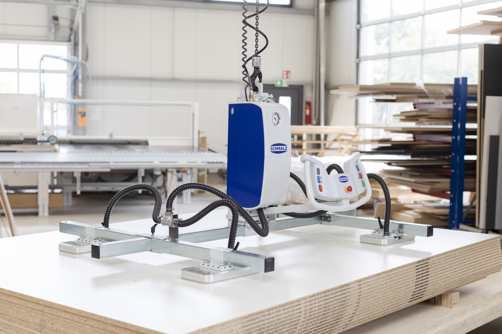 De VacuMaster Wood is lichter en compacter dan het vorige model dat door Rothfuß timmerfabriek werd gebruikt. Ook de handling is aanzienlijk verbeterd dankzij de Comfort bedienbeugel.