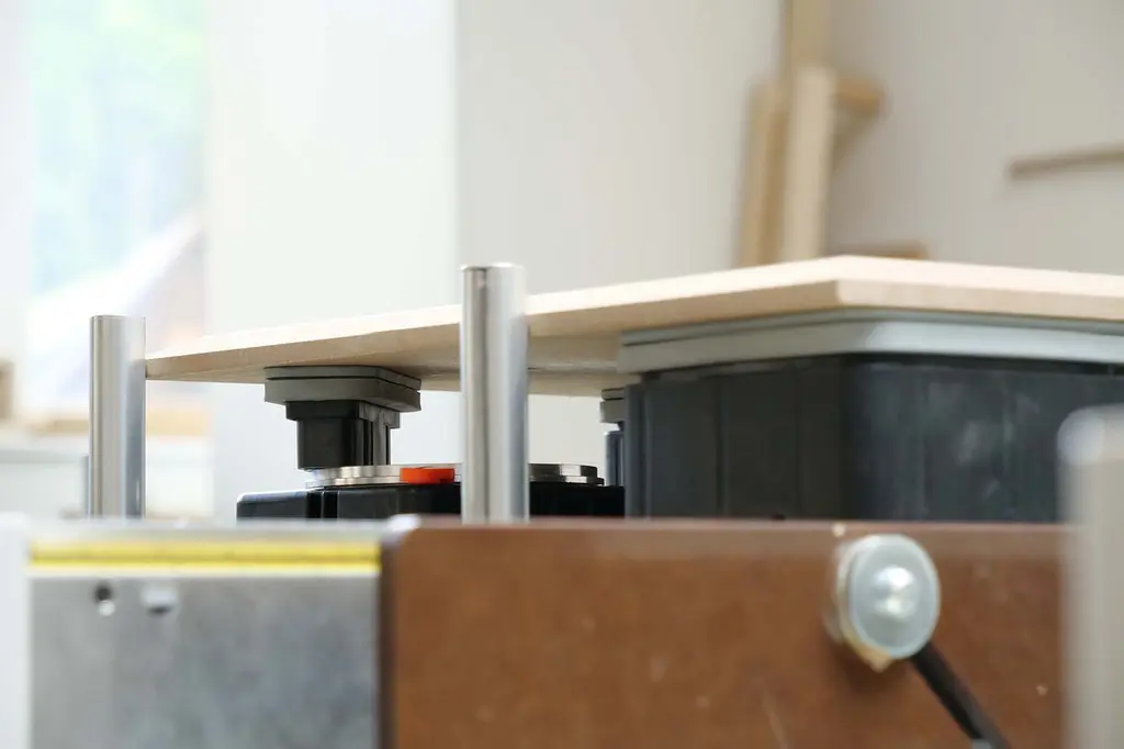 In focus: In 15-degree increments, the narrow part suction cup can be adapted to even the most demanding workpiece contours.