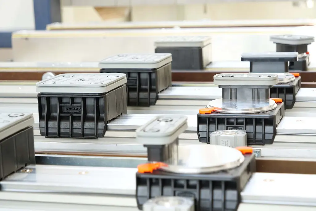 In use together: Schmalz offers the single-part and multi-part VCBL-S6 in any required installation height.