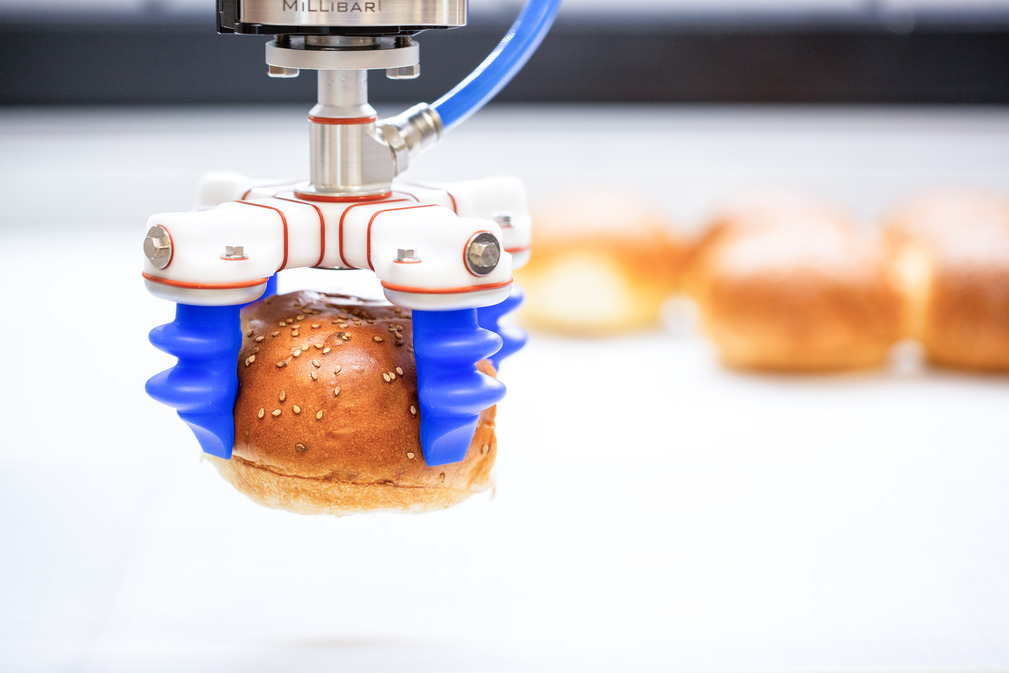 Gentle but safe: finger grippers ensure that even sensitive food products are held securely.