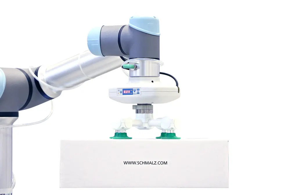 協働ロボット向けコンパクトエジェクタ RECBは、協働ロボットでの使用に最適な真空発生器です。