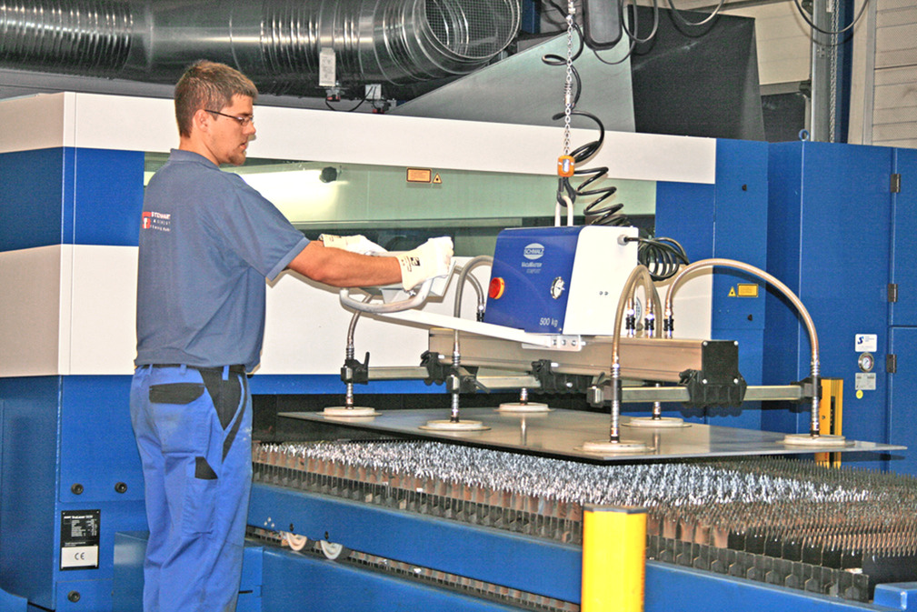 Vacuum Lifting Device VacuMaster Comfort Enables the Loading and Unloading of Sheet Metal Parts
