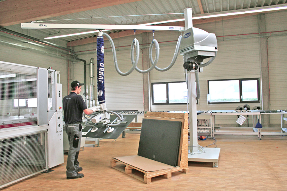Vacuum Tube Lifter JumboErgo Allows Horizontal and Vertical Handling of Solar Modules - 0050
