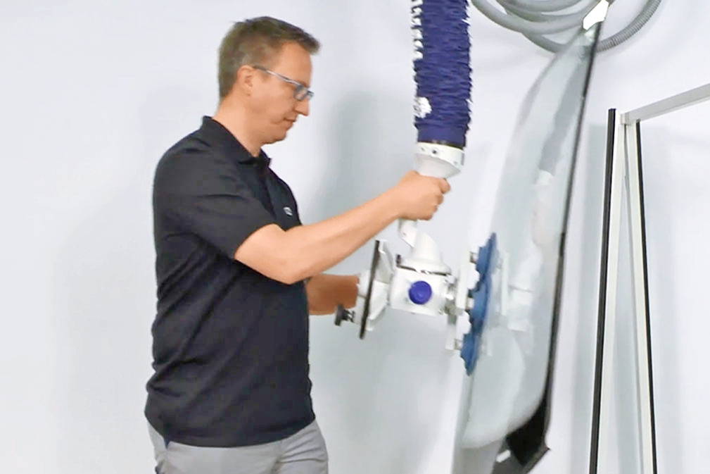 Schlauchheber JumboFlex zur Handhabung von Windschutzscheiben