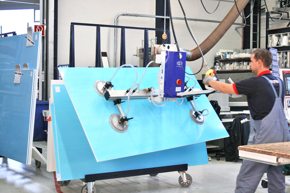 Dispositivo di sollevamento a vuoto VacuMaster Basic per ruotare i pannelli in plastica di 90°con il VacuMaster Basic