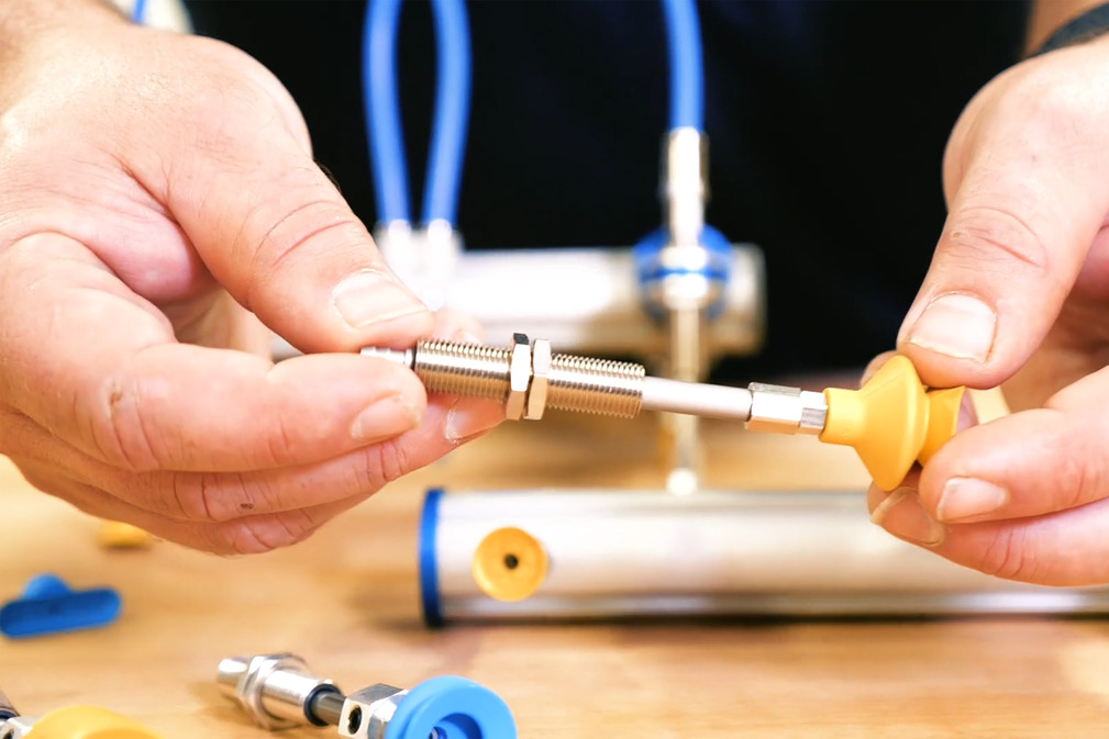 The right spring plungers for every application - focus on FSTE, FSTIm and FSTImc spring plungers