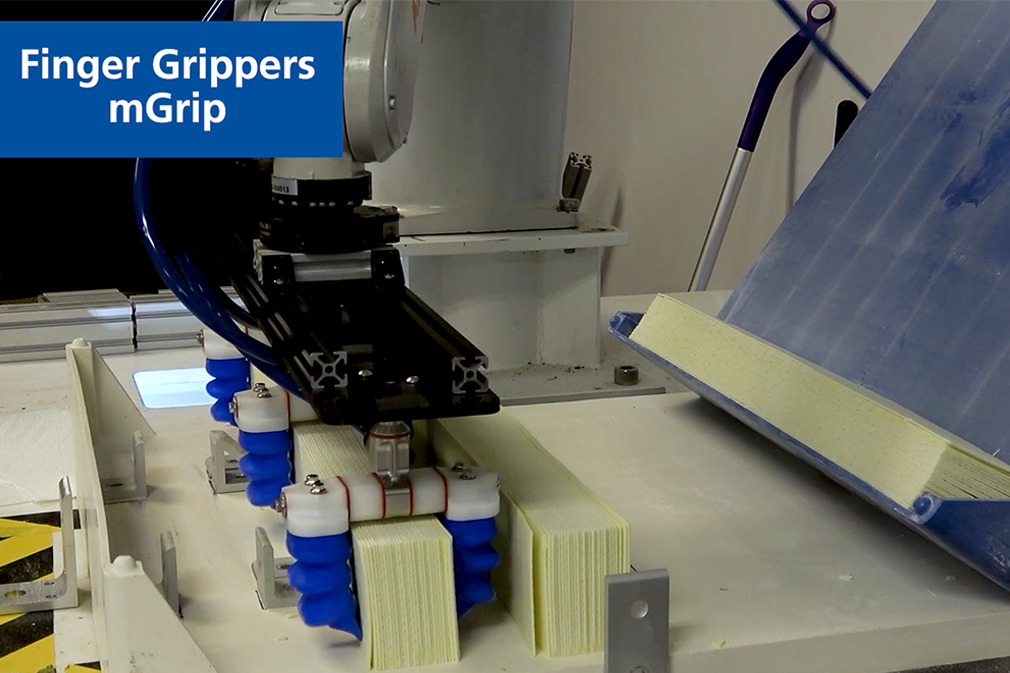 Recoger y apilar chicles con la garra de dedos mGrip