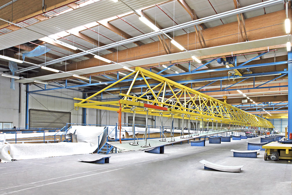 Vacuum Lifting Device VacuMaster for Lifting Rotor Blade Shells for Wind Turbines - 0117