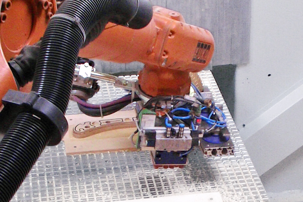 Vacuüm-grijpersysteem met groot oppervlak FXC voor het laden van een CNC-machine met houten onderdelen