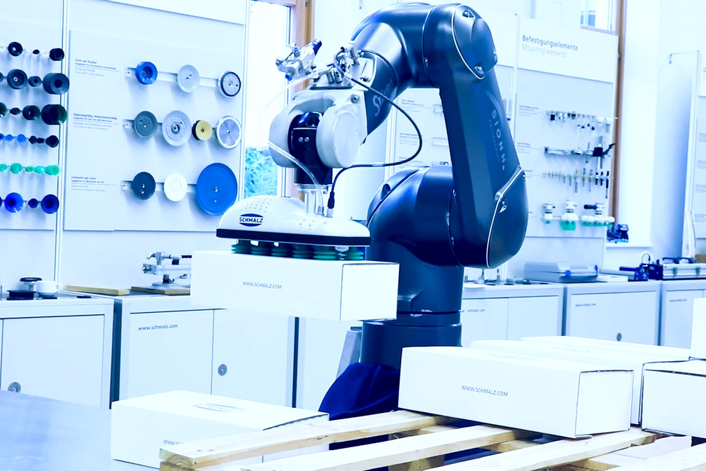 Schmalz FXCB large-area gripper on SIONN-Stäubli TX2-90 six-axis robot
