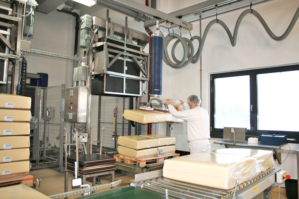 The Vacuum Tube Lifter JumboErgo Increases Productivity in a Cheese Factory by 50%