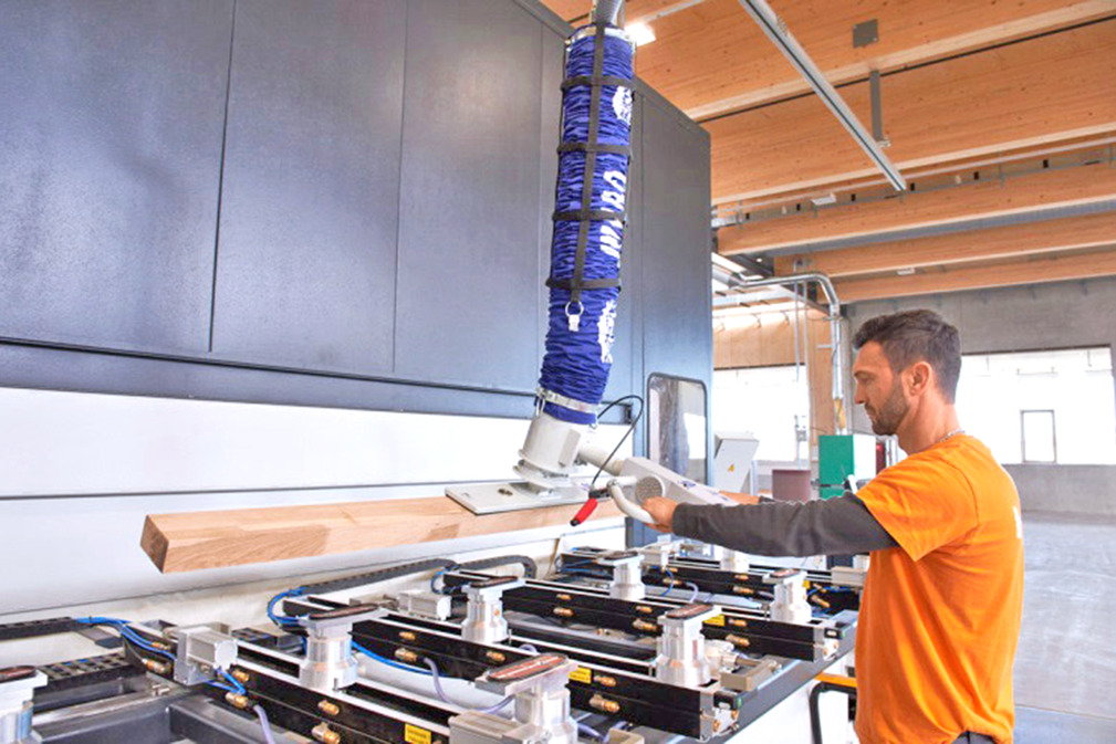 Tubo de elevación por vacío JumboErgo para la alimentación eficiente de centros de mecanizado CNC