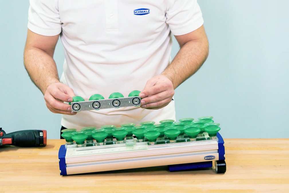 Exchange of screw-in and plug-in suction cups on the area grippers FXP and FMP