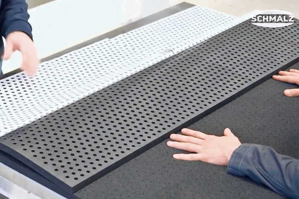 Changing a sealing plate on layer grippers from Schmalz