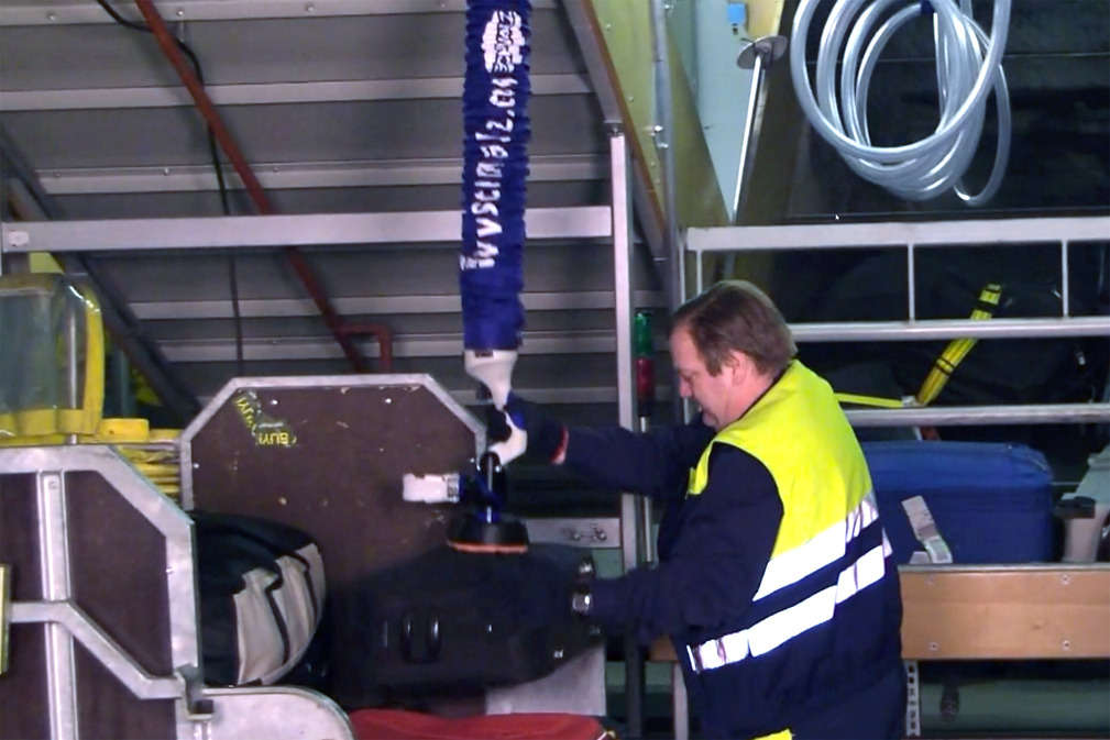 Vakumlu kaldırıcı JumboFlex, Münster-Osnabrück Havalimanı'nda yolcu bagajı ve kargo yükleme ve boşaltma işlemlerini kolaylaştırıyor