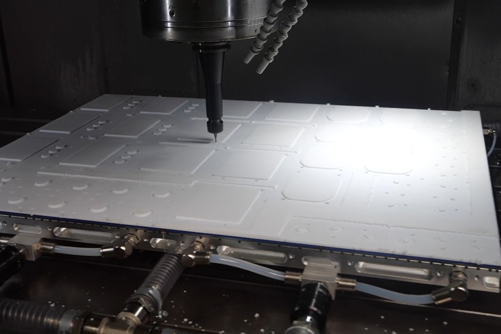 Matrix plate MPL avec FlexMat SFM - pour un procédé efficace de traitement des pièces en plastique à géométrie variable
