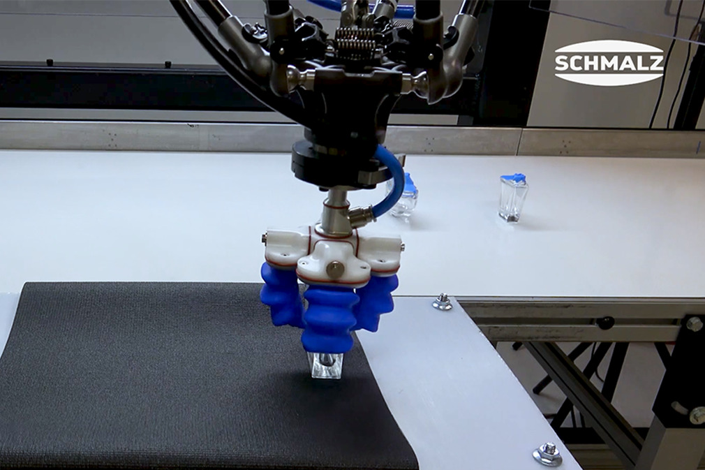 Préparation et placement de bouteilles en verre de différentes formes à l'aide du préhenseur à doigts mGrip