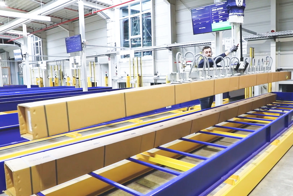 Jumbo Low-Stack on overhead crane system for handling awnings