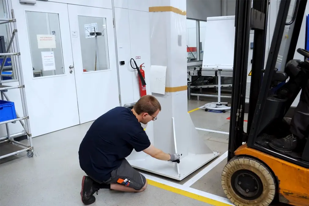 How To...? Assembling the crane column of the column-mounted jib crane