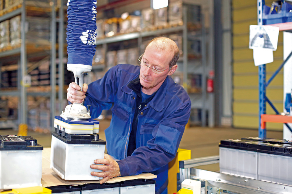 Vacuum lifters and crane systems for the Automotive Industry